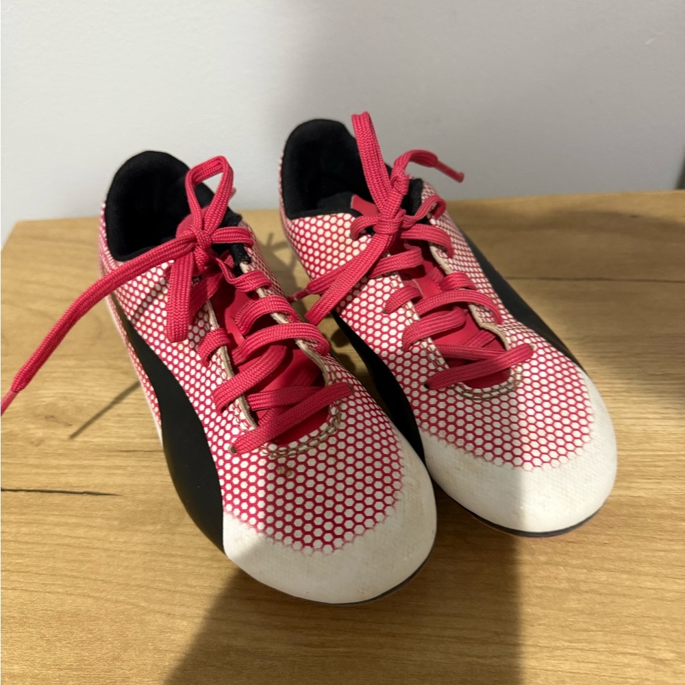 PUMA Soccer Cleats Unisex Pink White‎ And Black Kids size 2 C